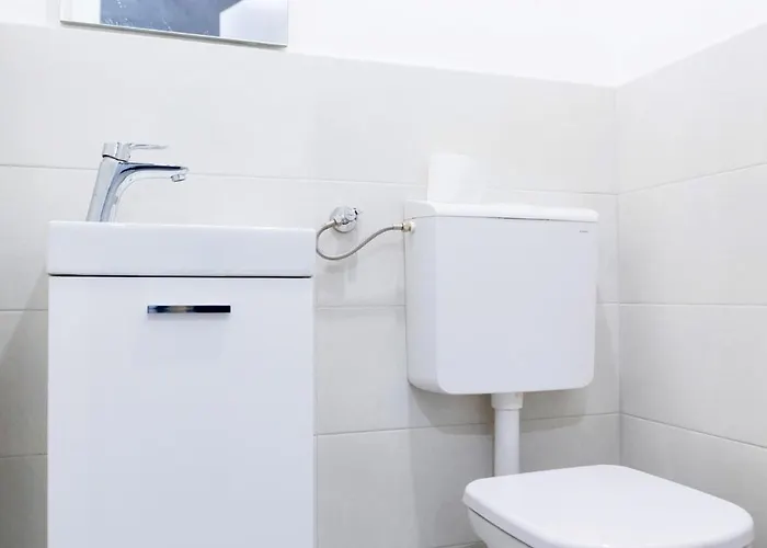 House With A Parking Space - 22855